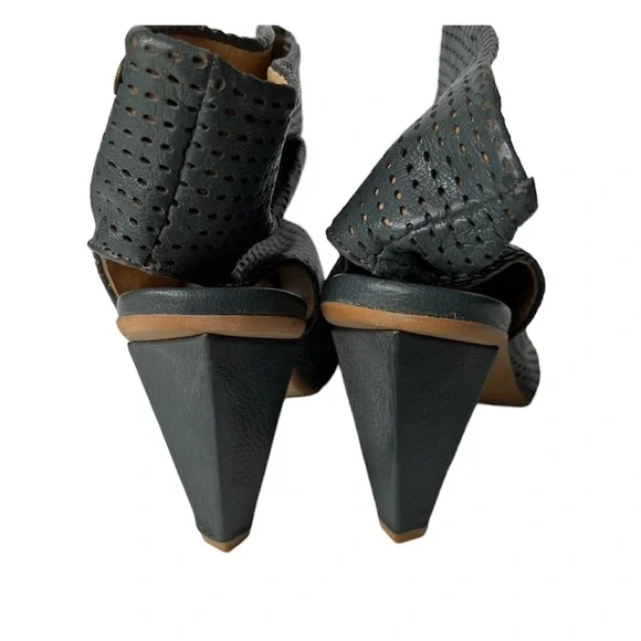 NEW IN BOX Fly London Indigo Iwo Toe Dark Grey Leather Ankle Boot 40 - Picture 10 of 16